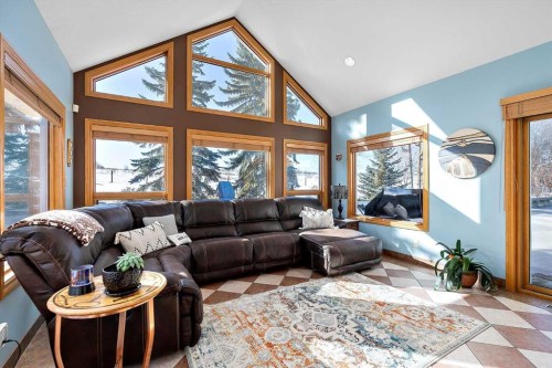 248 Lakeshore Drive, Grandview, AB - Indoor Photo Showing Living Room