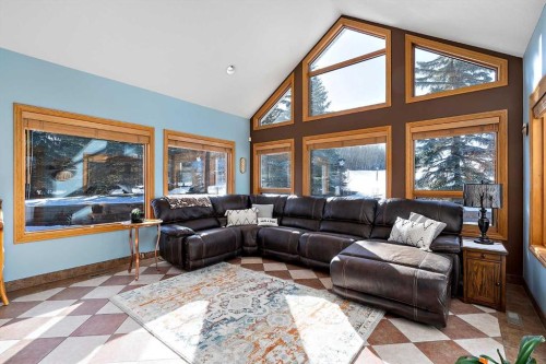248 Lakeshore Drive, Grandview, AB - Indoor Photo Showing Living Room