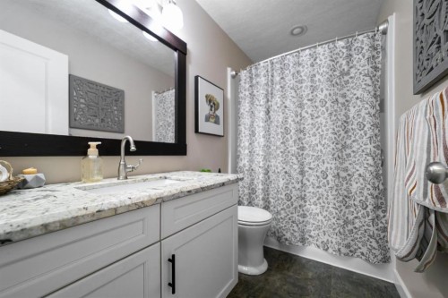 3630 Erickson Drive, Camrose, AB - Indoor Photo Showing Bathroom