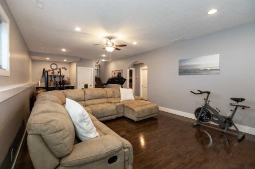 5824 Maple Crescent, Innisfail, AB - Indoor Photo Showing Other Room