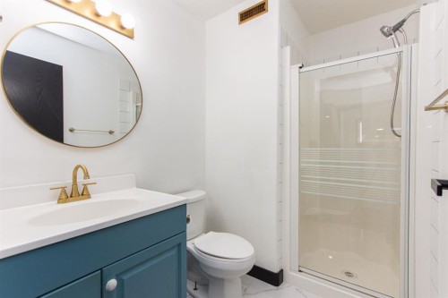 16 Johnson Close, Penhold, AB - Indoor Photo Showing Bathroom