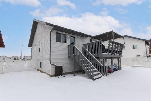 16 Johnson Close, Penhold, AB - Outdoor With Exterior