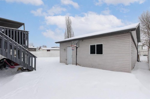 16 Johnson Close, Penhold, AB - Outdoor With Exterior