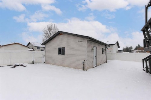 16 Johnson Close, Penhold, AB - Outdoor With Exterior