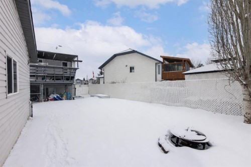 16 Johnson Close, Penhold, AB - Outdoor
