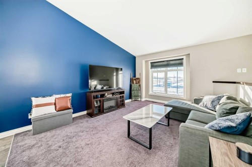 668 Robinson Avenue, Penhold, AB - Indoor Photo Showing Living Room