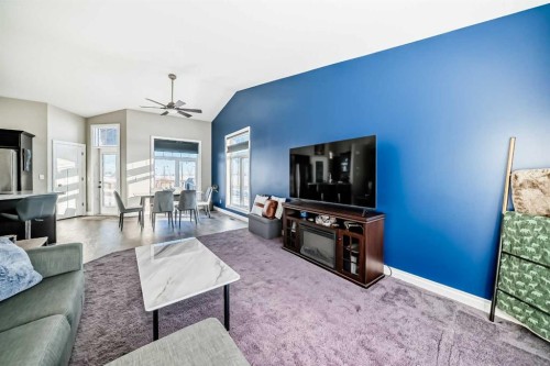 668 Robinson Avenue, Penhold, AB - Indoor Photo Showing Living Room