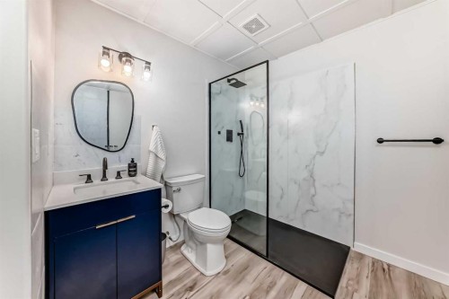668 Robinson Avenue, Penhold, AB - Indoor Photo Showing Bathroom