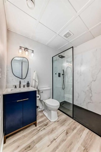 668 Robinson Avenue, Penhold, AB - Indoor Photo Showing Bathroom