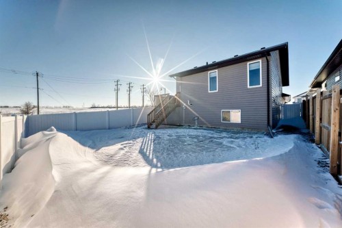 668 Robinson Avenue, Penhold, AB - Outdoor