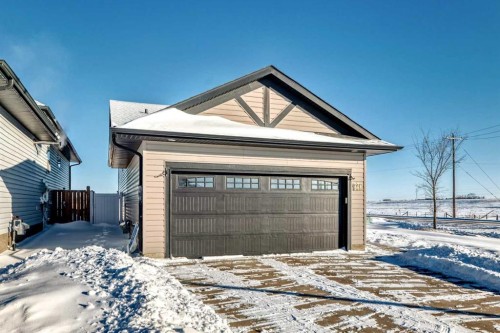 668 Robinson Avenue, Penhold, AB - Outdoor