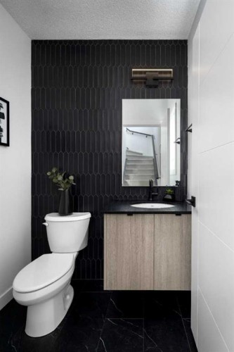 5012 154 Avenue Sw, Calgary, AB - Indoor Photo Showing Bathroom