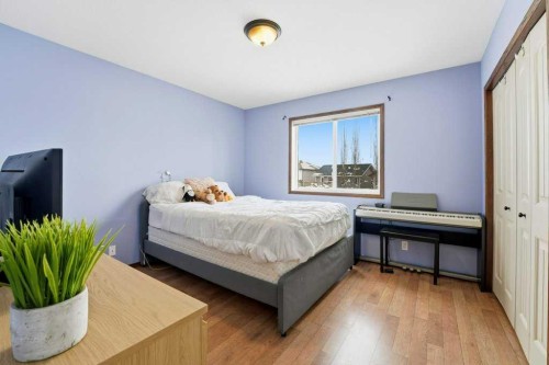 268 Kingston Drive, Red Deer, AB - Indoor Photo Showing Bedroom