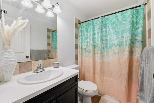 268 Kingston Drive, Red Deer, AB - Indoor Photo Showing Bathroom