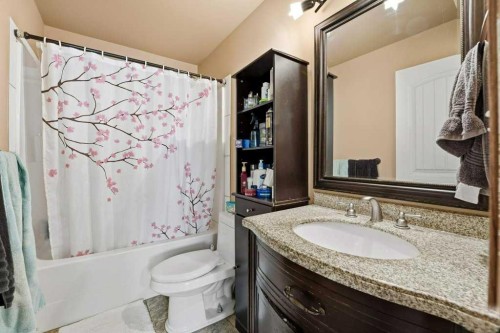 268 Kingston Drive, Red Deer, AB - Indoor Photo Showing Bathroom