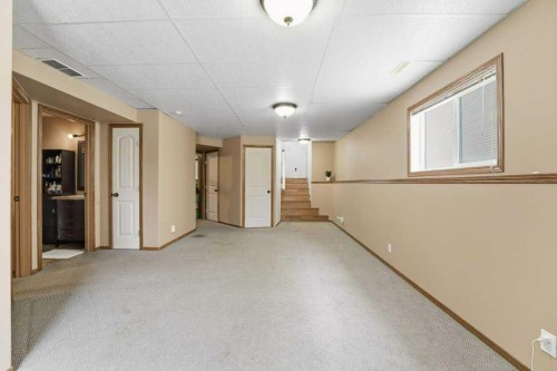 268 Kingston Drive, Red Deer, AB - Indoor Photo Showing Other Room