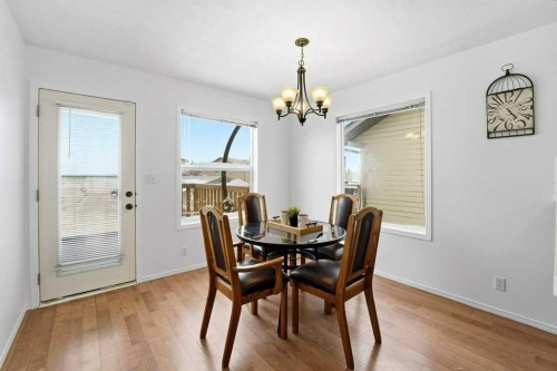 268 Kingston Drive, Red Deer, AB - Indoor Photo Showing Dining Room