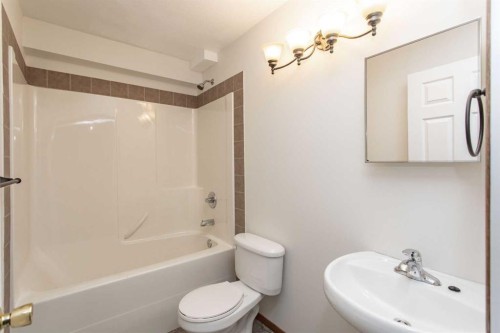 63 Vickers Close, Red Deer, AB - Indoor Photo Showing Bathroom