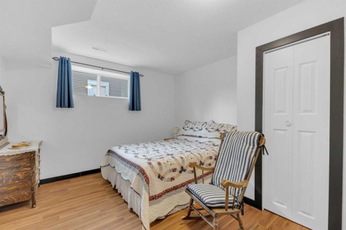 3901 49 Ave, Ponoka, AB - Indoor Photo Showing Bedroom