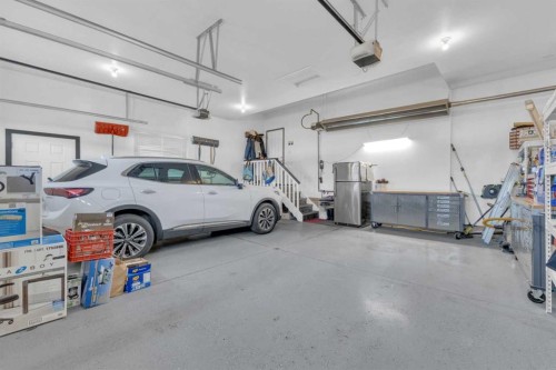 3901 49 Ave, Ponoka, AB - Indoor Photo Showing Garage