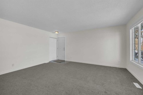 6157 Hamilton Drive, Red Deer, AB - Indoor Photo Showing Other Room