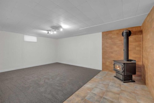 6157 Hamilton Drive, Red Deer, AB - Indoor Photo Showing Other Room