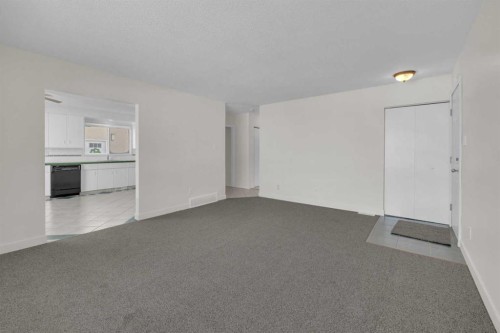 6157 Hamilton Drive, Red Deer, AB - Indoor Photo Showing Other Room