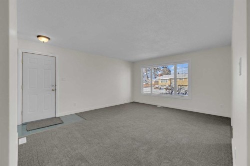 6157 Hamilton Drive, Red Deer, AB - Indoor Photo Showing Other Room