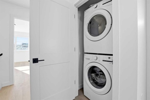 41 Violet Point, Sylvan Lake, AB - Indoor Photo Showing Laundry Room