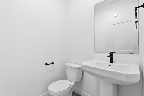 41 Violet Point, Sylvan Lake, AB - Indoor Photo Showing Bathroom