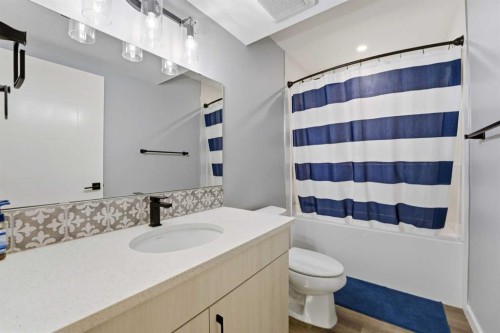 20 Cole Way, Sylvan Lake, AB - Indoor Photo Showing Bathroom