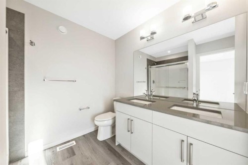 358 Heritage Boulevard, Cochrane, AB - Indoor Photo Showing Bathroom