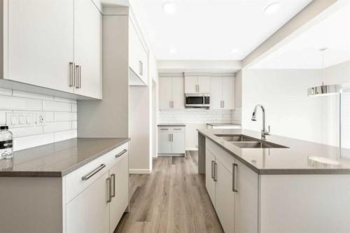 358 Heritage Boulevard, Cochrane, AB - Indoor Photo Showing Kitchen With Double Sink With Upgraded Kitchen