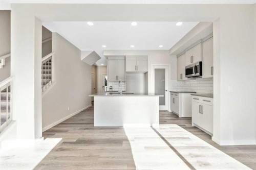 358 Heritage Boulevard, Cochrane, AB - Indoor Photo Showing Kitchen With Upgraded Kitchen