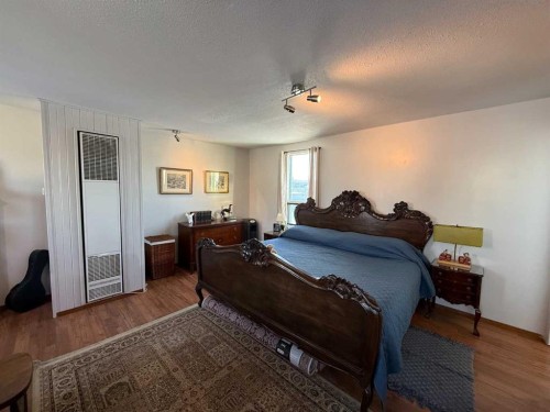 5012 51 Avenue, Ponoka, AB 