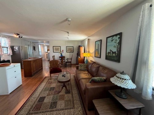 5012 51 Avenue, Ponoka, AB 