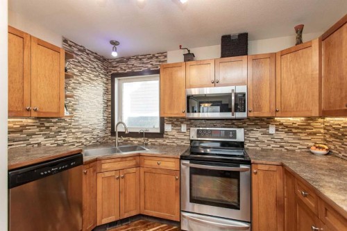 150 Robinson Avenue, Penhold, AB - Indoor Photo Showing Kitchen With Double Sink