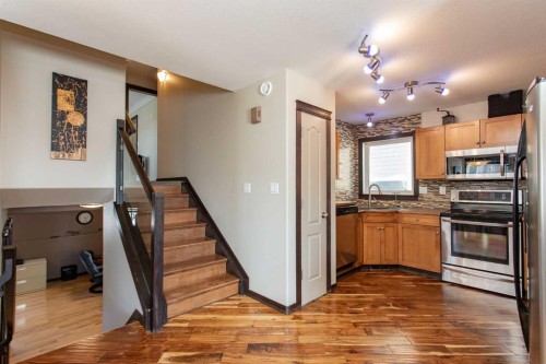 150 Robinson Avenue, Penhold, AB - Indoor Photo Showing Kitchen