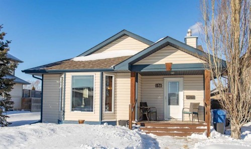 150 Robinson Avenue, Penhold, AB - Outdoor