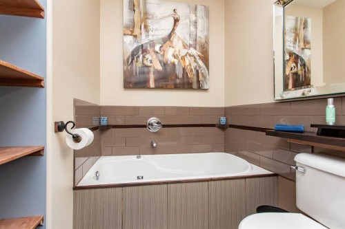 150 Robinson Avenue, Penhold, AB - Indoor Photo Showing Bathroom