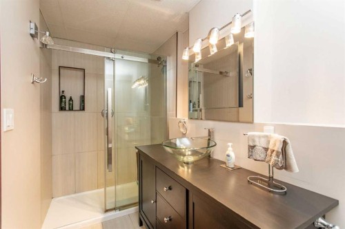 150 Robinson Avenue, Penhold, AB - Indoor Photo Showing Bathroom