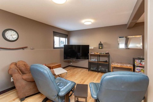 150 Robinson Avenue, Penhold, AB - Indoor