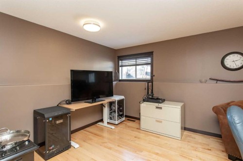 150 Robinson Avenue, Penhold, AB - Indoor