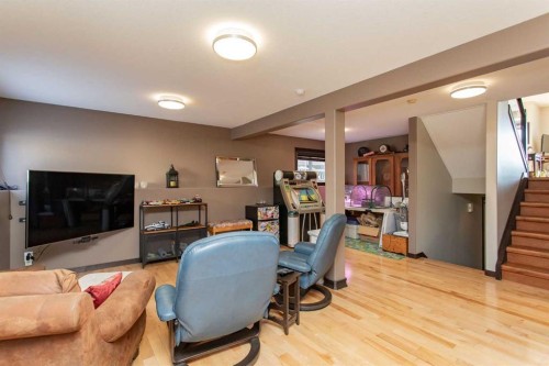 150 Robinson Avenue, Penhold, AB - Indoor