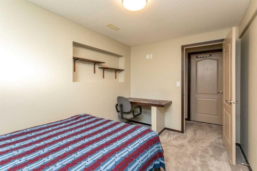 150 Robinson Avenue, Penhold, AB - Indoor Photo Showing Bedroom