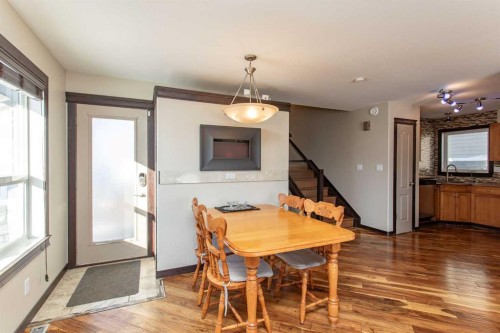 150 Robinson Avenue, Penhold, AB - Indoor Photo Showing Dining Room