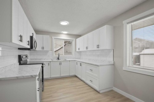 4108 53 Avenue, Innisfail, AB - Indoor Photo Showing Kitchen