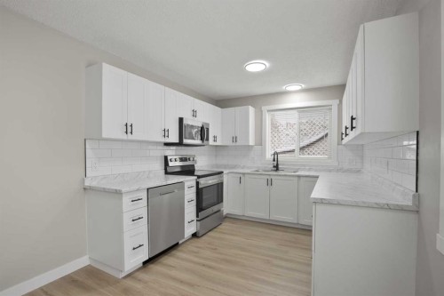 4108 53 Avenue, Innisfail, AB - Indoor Photo Showing Kitchen With Stainless Steel Kitchen With Upgraded Kitchen
