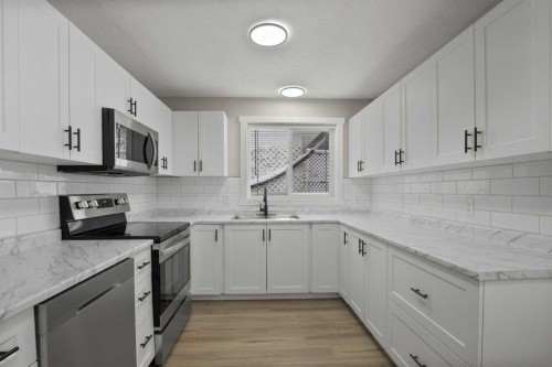 4108 53 Avenue, Innisfail, AB - Indoor Photo Showing Kitchen