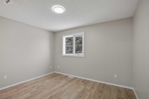 4108 53 Avenue, Innisfail, AB - Indoor Photo Showing Other Room